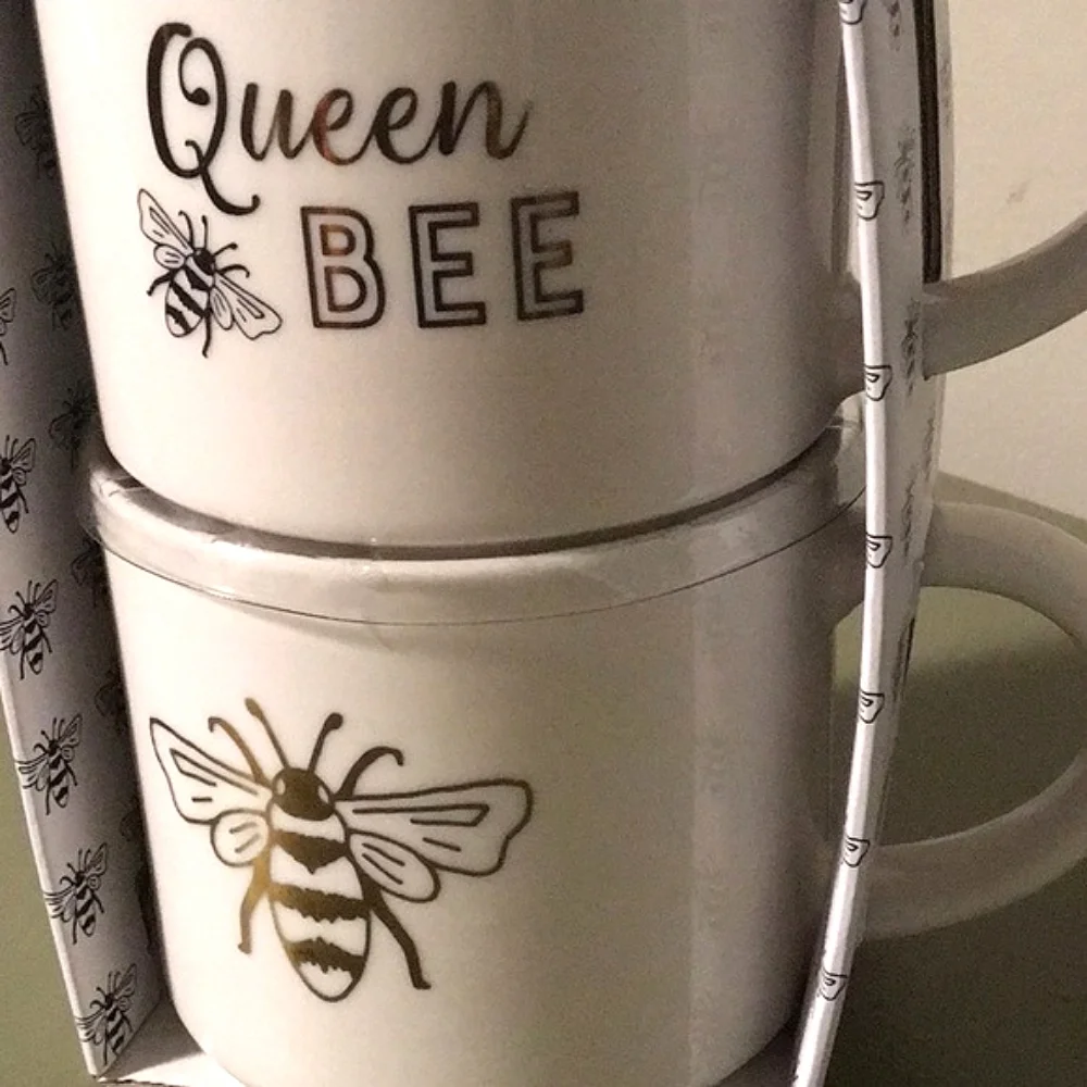 Pair of Queen Bee Coffee Mugs Golden Bees ELUM Brand White and Gold Brand NEW